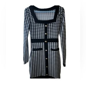Long sleeve mini dress, size extra small, black and white houndstooth pattern